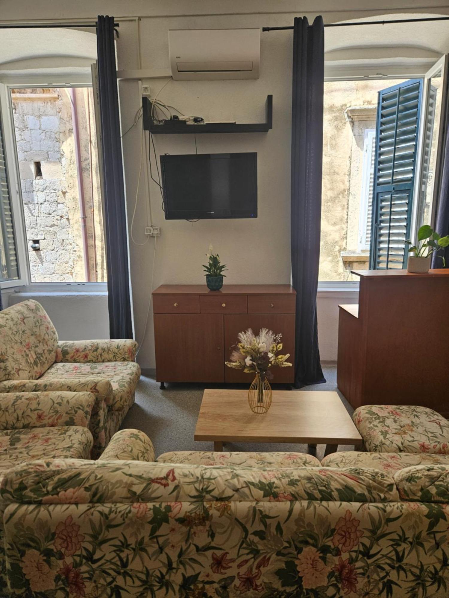 Castello Hostel Dubrovnik Exterior photo